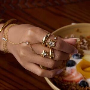 Elegant Gold Hand Finger Retro Chain Bracelet